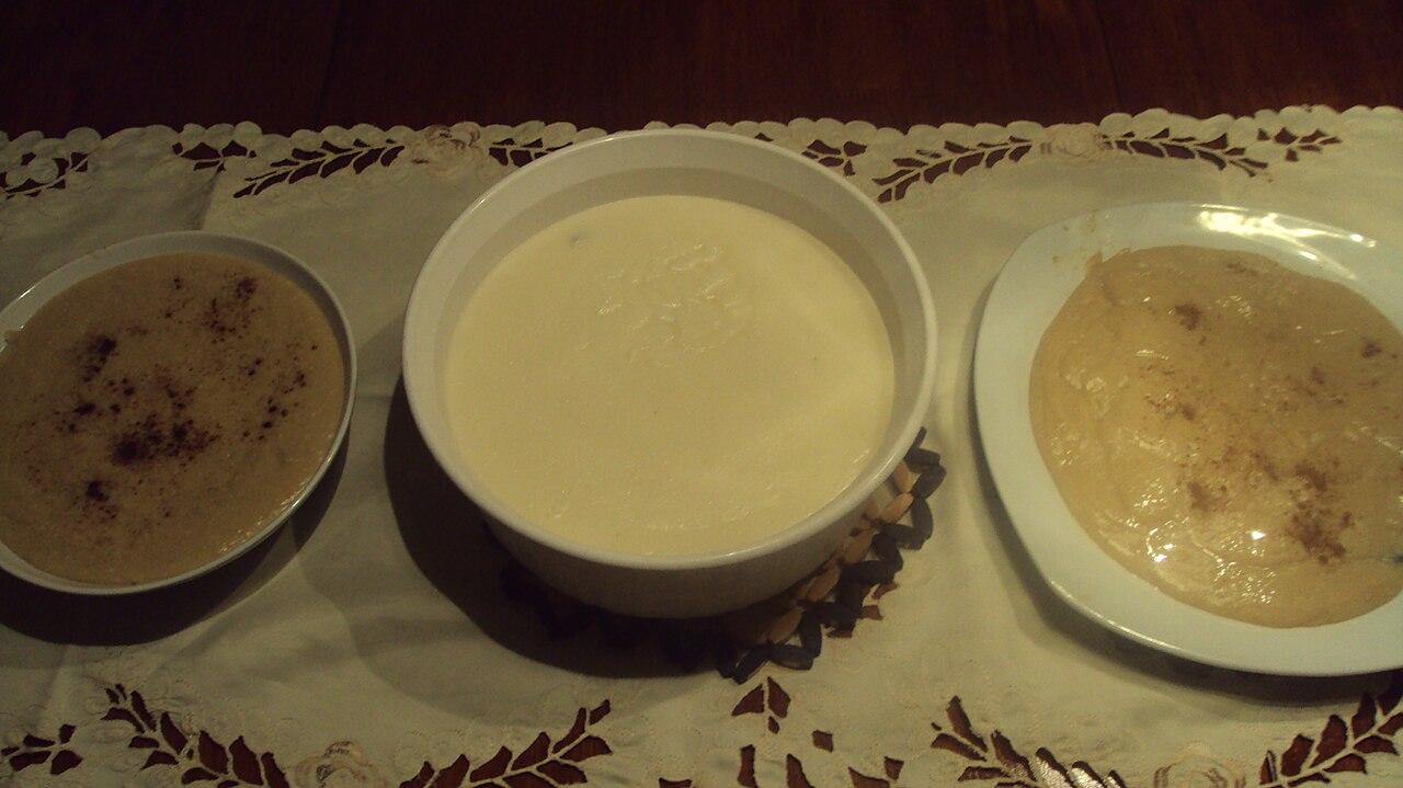 Manjar de Coco com Calda de Ameixa
