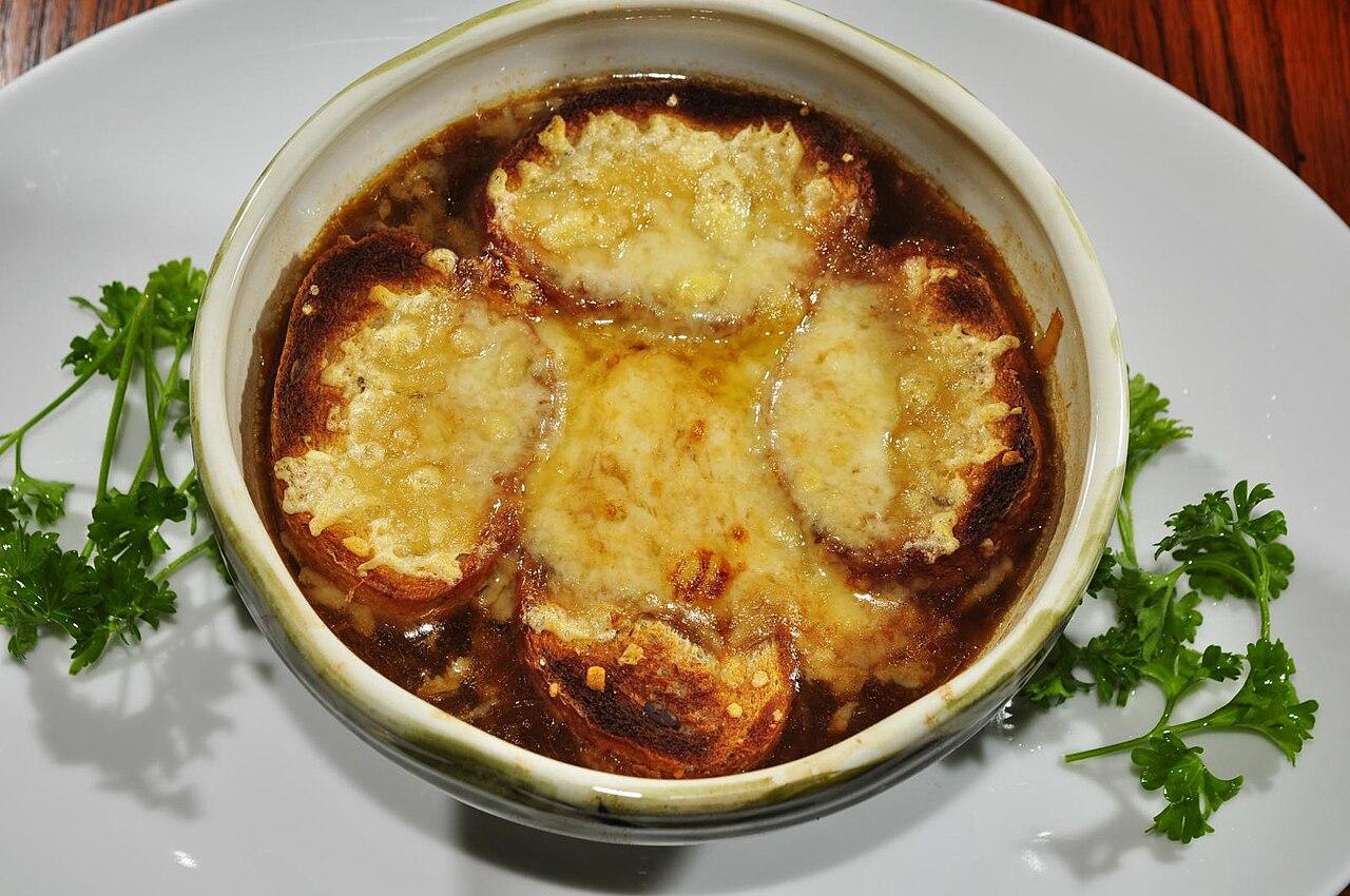 Sopa de Cebola Gratinada