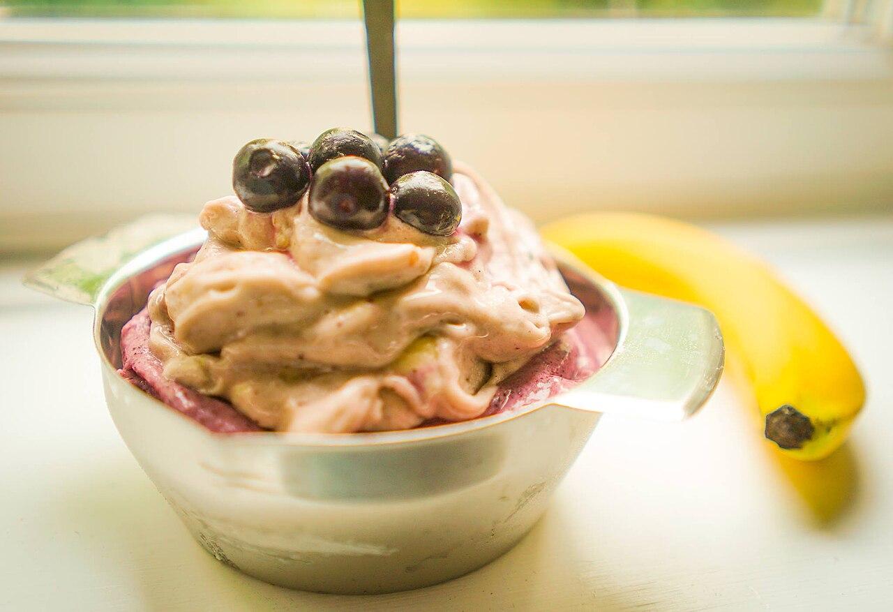 Sorvete de banana de 2 ingredientes sem acucar
