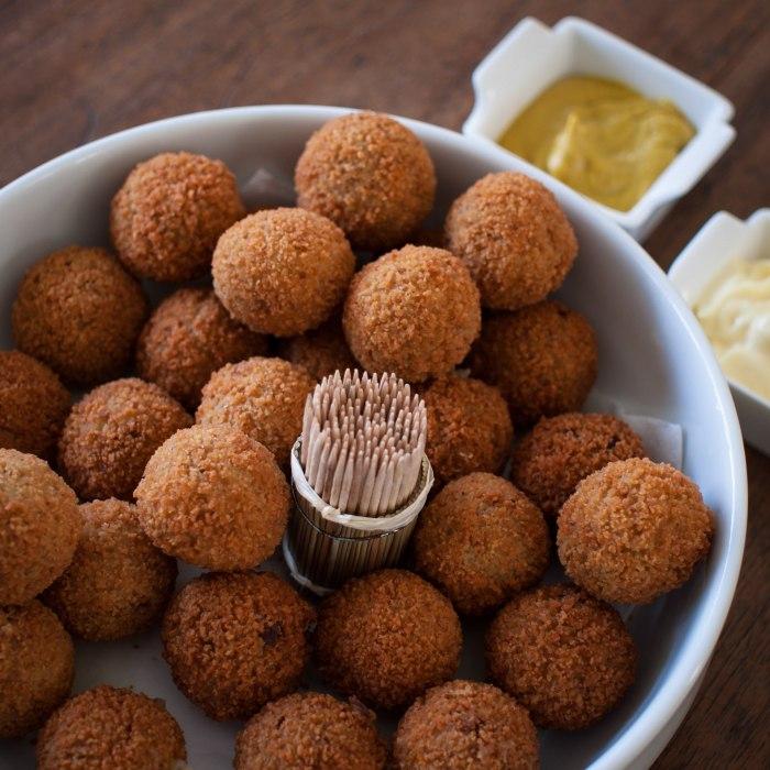 Bitterballen: Bolinhos de Carne Holandeses Crocantes