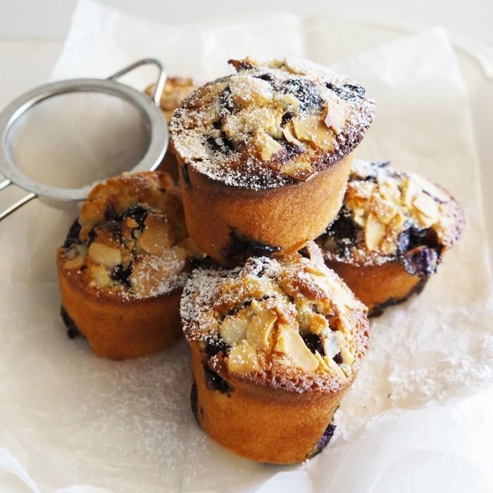 Bolinhos de Amêndoa com Mirtilo e Limão (Friands)