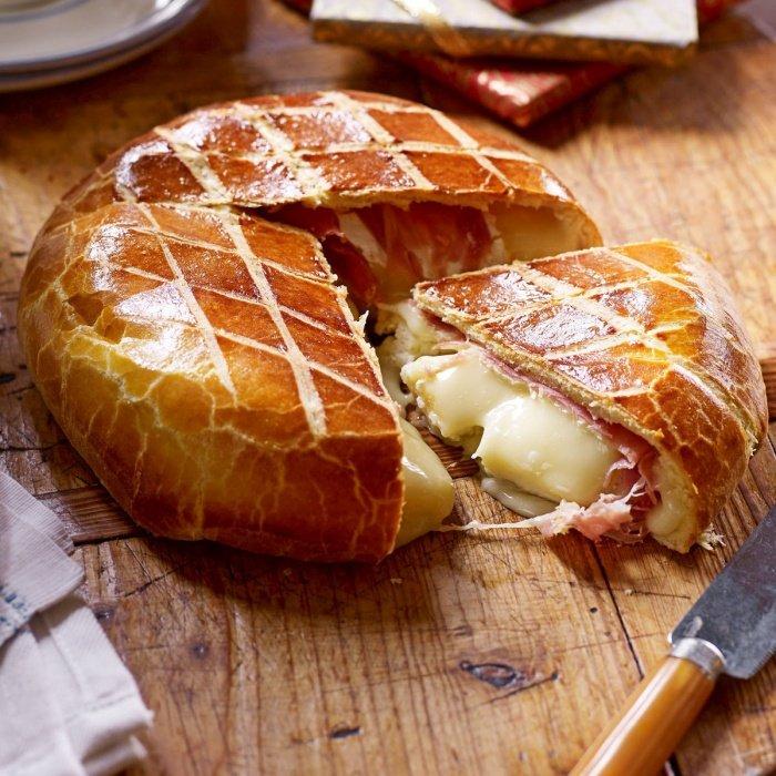 Brioche Recheado com Brie e Presunto Cru