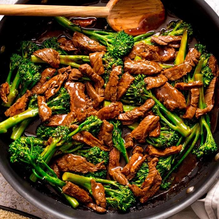 Carne com Brócolis Oriental