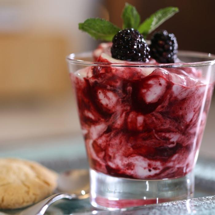 Creme de Amora com Biscoito Crocante de Avelã