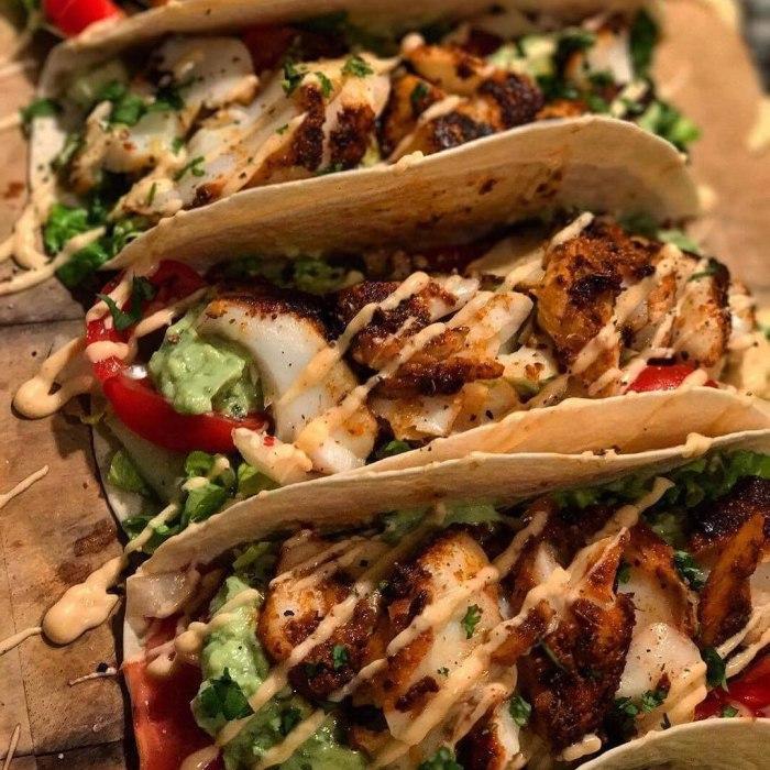 Tacos de Peixe Cajun com Molho Cremoso